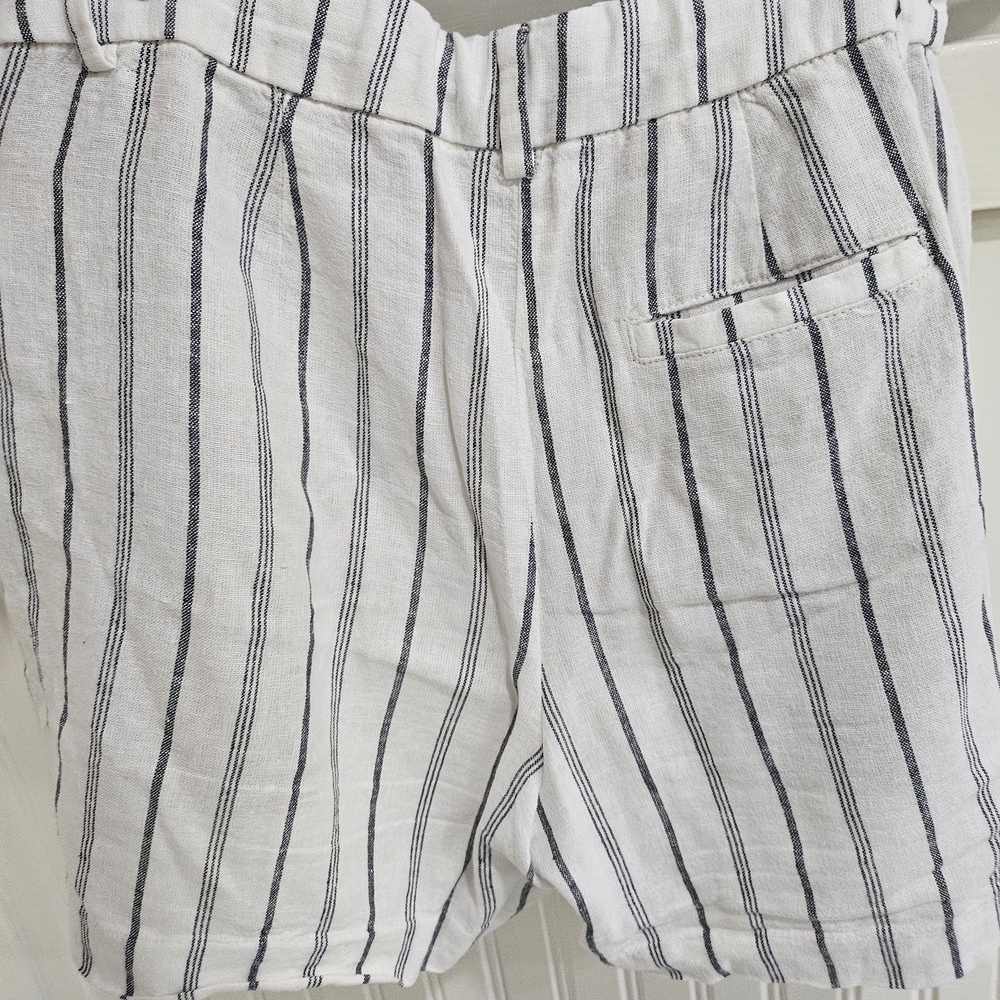 Striped High-Waist Linen Blend Women’s Shorts - White/Black Old Navy Size XS. - Picture 6 of 11